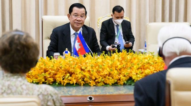 schimbare premier cambodgia tatal fiu