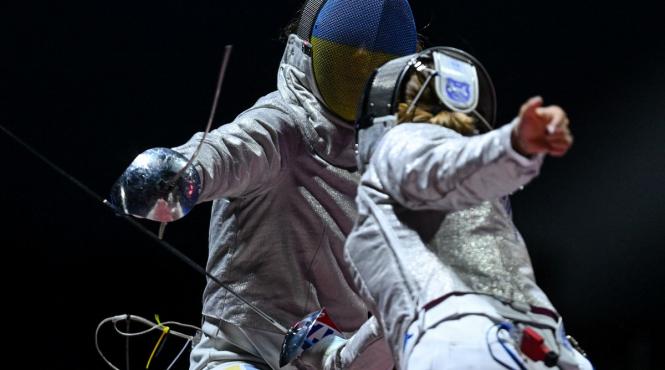 federatia internationala scrima strangerea mana optionala