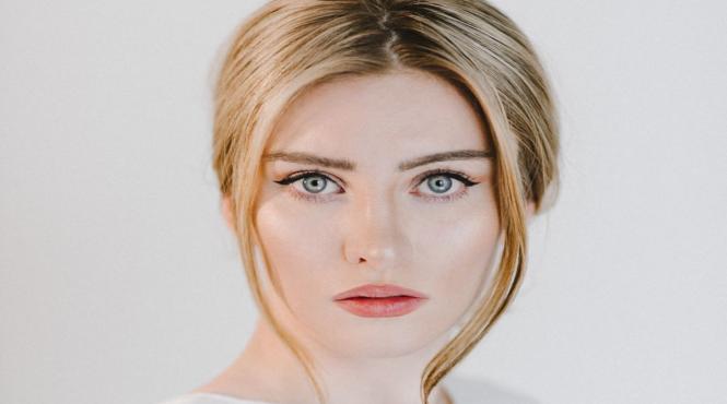 5 machiaje de vara si accentele uimitoare pe care le poti obtine cu un tus de ochi