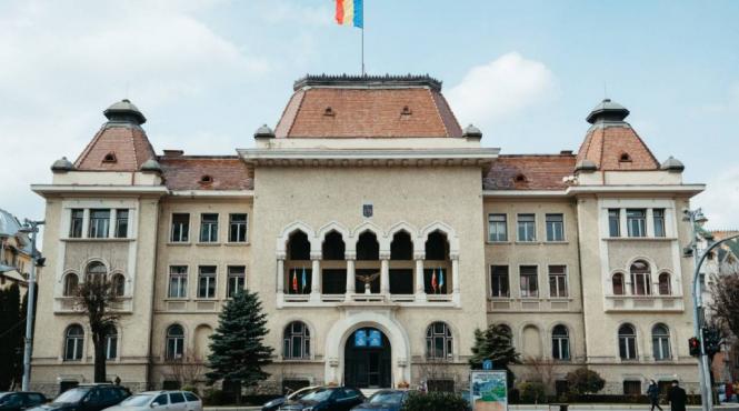 salariu angajata primarie targu mures surprinsa urineaza pet