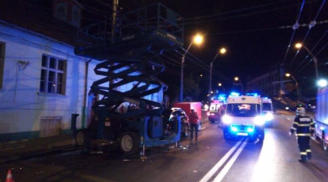 muncitori macara nacela raniti autoturism izbit utilaj medias