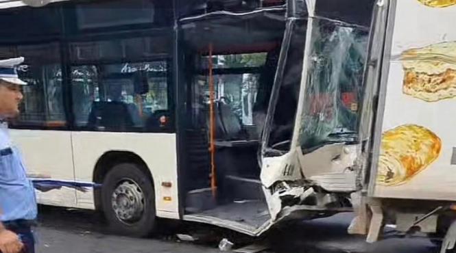 accident grav autobus autoutilitara bucuresti pasager spital