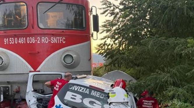 ambulanta lovita tren gorj sofer decedat