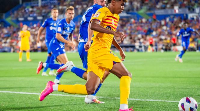 adolescent minune lamine yamal titularizat barcelona 16 ani