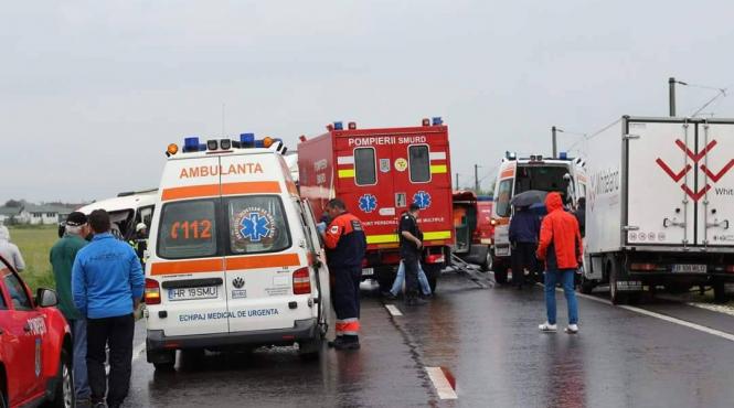 sapte persoane spital autoturism lovit tir