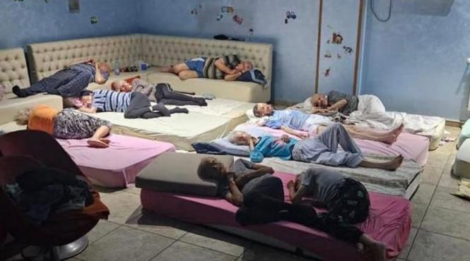 azilele groazei 18 varstnici dorm saltele subsol camin capitala