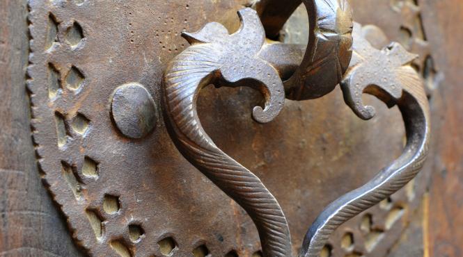 obicei bate lemn origini semnificatii