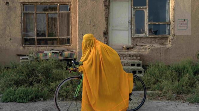 100 femei studii dubai blocate talibani aeroport