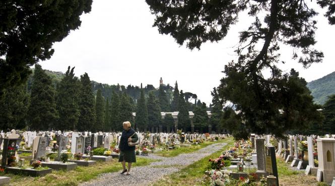 autoritati localitate toscana vand cimitire