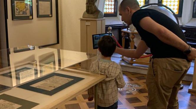 muzeul national al hartilor si cartii vechi anunta participarea cu proiectul hands on the map maps museum in programul doors digital incubator for museums