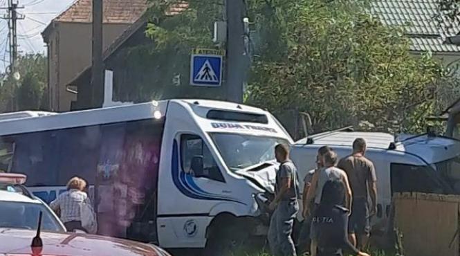 accident microbuz band mures