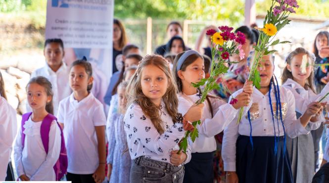 fundatia dana voiculescu cadouri elevi scoala din lipia