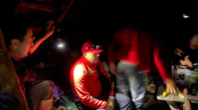 varful moldoveanu turisti aventurieri rataciti alerta urs viata pericol