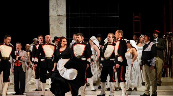 momente comice iubiri pasionale si decoruri spectaculoase pe scena operei nationale romane cluj napoca
