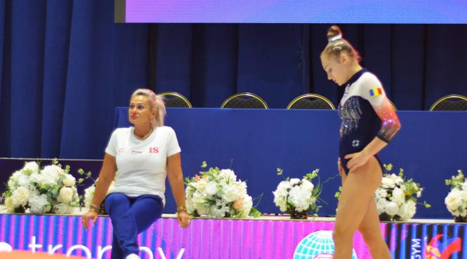 gimnasta vedeta romania sabrina voinea maneca campionat mondial belgia