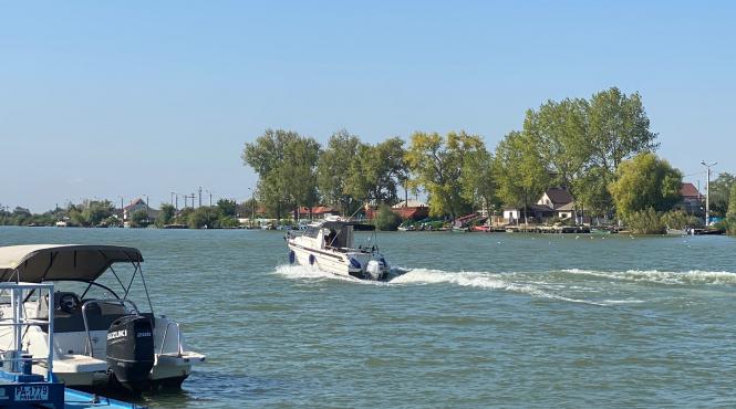 patron din sulina la noi e plin de turisti si nu sunt probleme