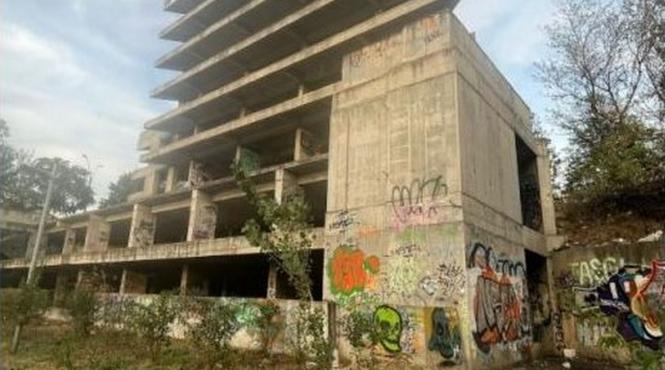 cadavru cladire bucuresti om al strazii