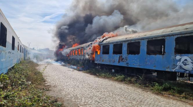 incendiu statia bucuresti basarab doua vagoane dezafectate