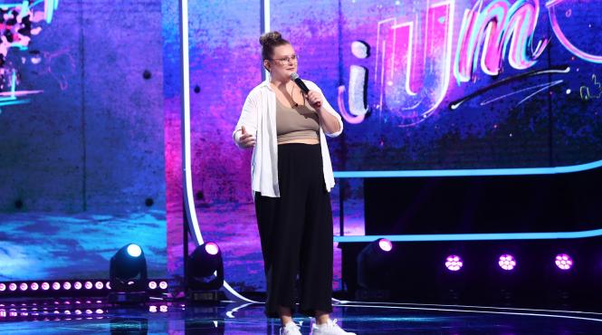 hannah becker din sua direct pe scena iumor bordea esti o comedianta asumata si te felicit pentru treaba asta