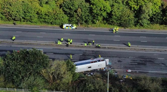 autobuz scolar rasturnat autostrada fata murit