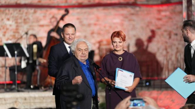 muzeul cartii si exilului romanesc a fost inaugurat la craiova