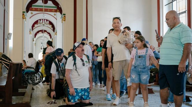 romica tociu asociat cu pablo escobar in america express drumul soarelui ma ajuta fata mai mult mustata am asa un aer columbian au fost dati cand nu am mancat decat odata la doua zile