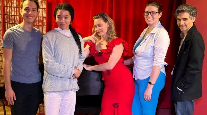 premiera mondiala a spectacolului orasul cu oameni foarte draguti in spatiul teatral al icr new york