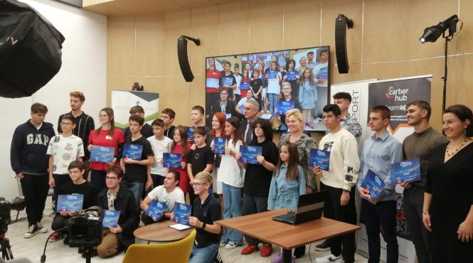 elevi romani campioni digitalizare proiectare algoritmi simulatoare zbor