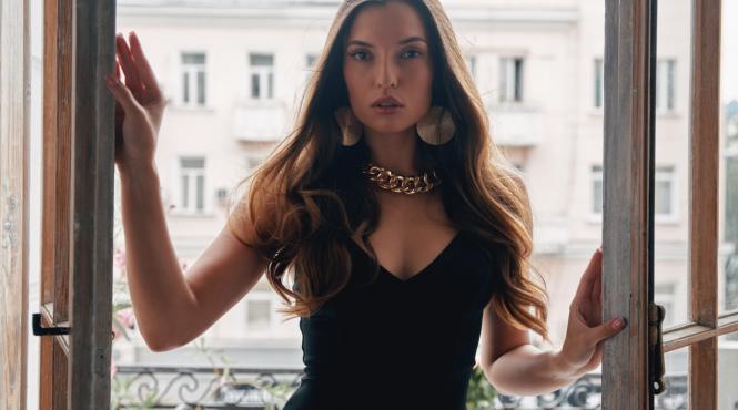 rochii pentru femei marca karl lagerfeld ce le face atat de speciale