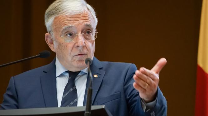 mugur isarescu cetateni cunostinte domeniul financiar