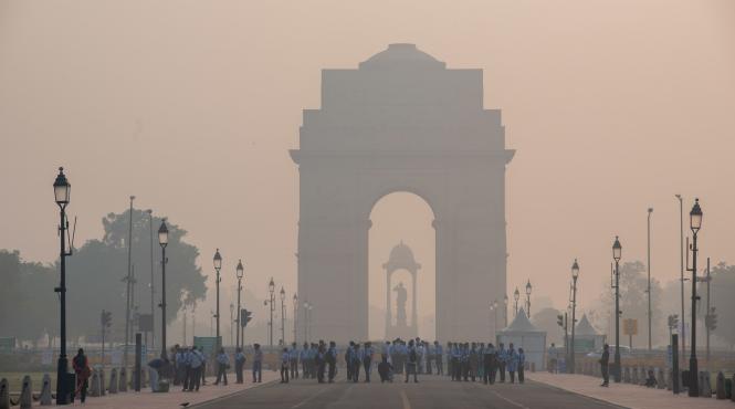ceata toxica new delhi scoli inchise urgenta
