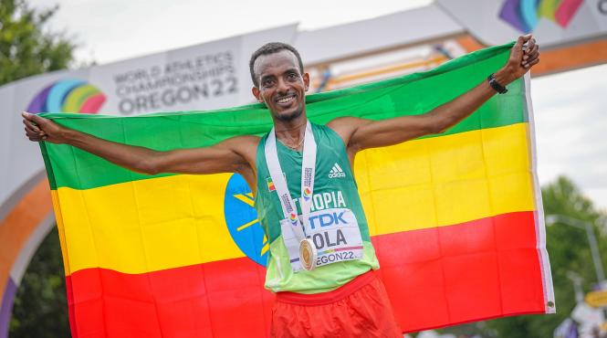 etiopianul tamirat tola castiga maratonul de la new york hellen obiri castiga cursa feminina