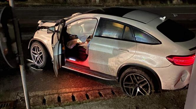 trafic blocat pe dn2 in suceava dupa impactul dintre un autoturism si un tir