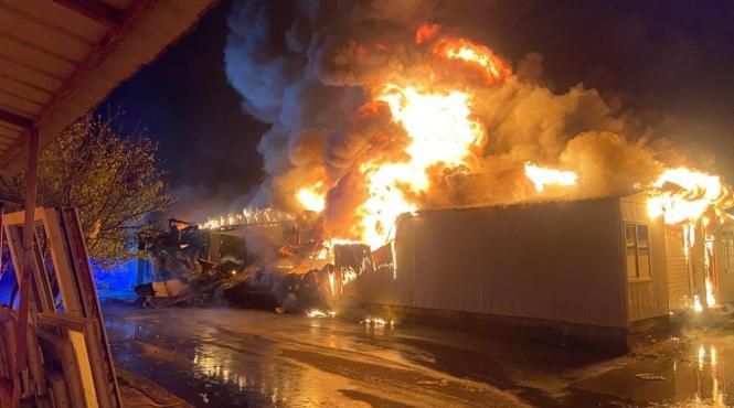 incendiu magazin hala deva