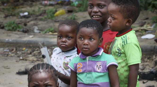 bebelusi epoca piatra mai bine ingrijiti decat astazi