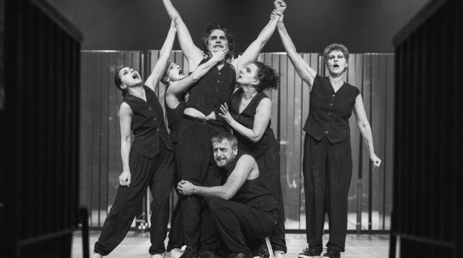 summit o noua premiera a stagiunii 2023 2024 la teatrul masca