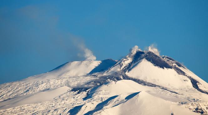 vulcan etna sicilia erupt