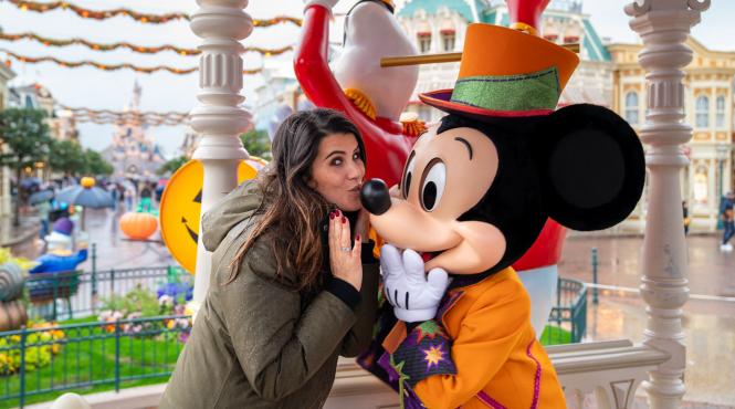 disneyland paris angajeaza 8000 persoane