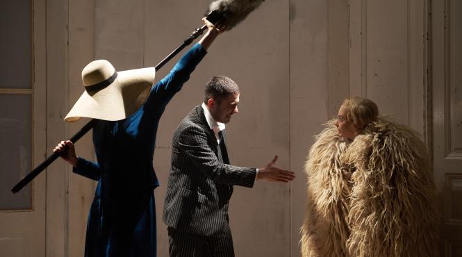 tinerii barbari in turneu la teatrul national din budapesta