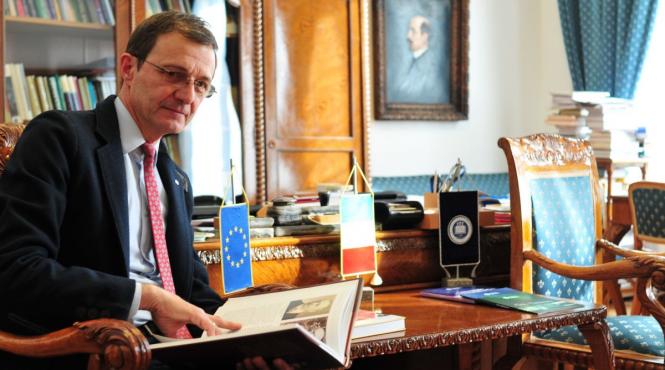 carte scoala cultura libertate sarbatoare eveniment istorie