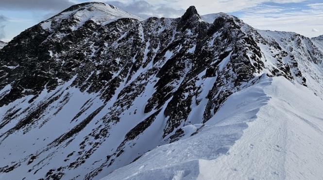 balea lac muntii fagaras primavara inghet