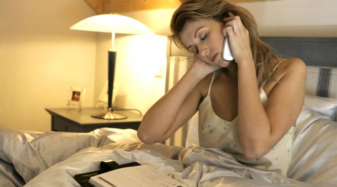 6 motive nu dormi telefon langa tine