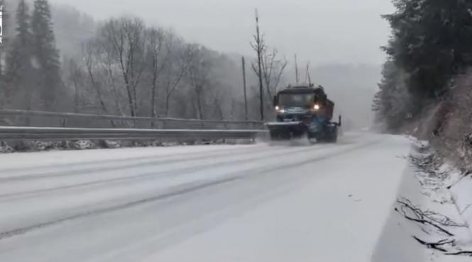 val ninsoare puternica neamt drumuri acoperite zapada