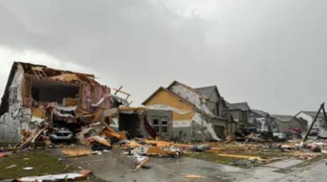 tornadele fac ravagii in sua cel putin sase oameni au murit