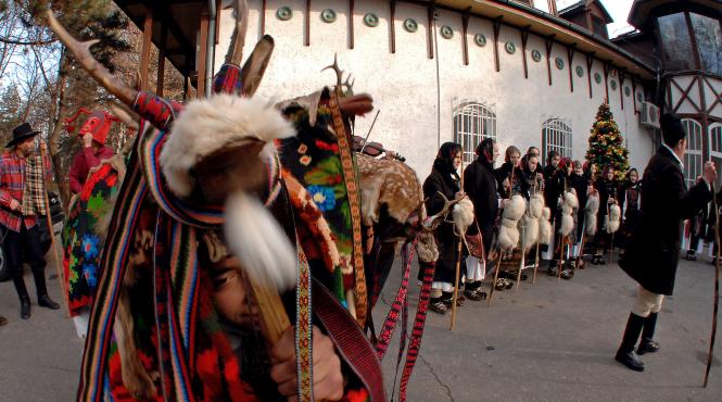 colinde traditii simbol semnificatie regiuni romania nastere iisus