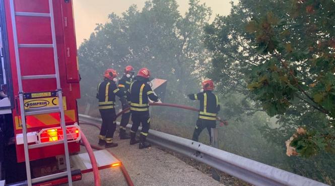 camion platforma masini luat foc mers prahova