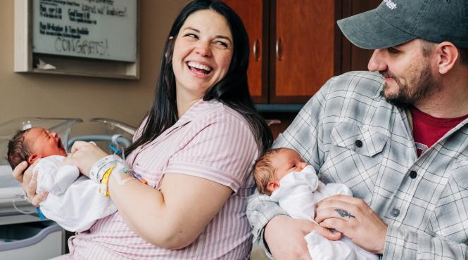 minune medicala craciun femeie naste gemene o zi distanta uter dublu