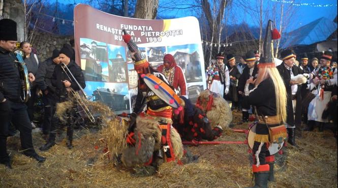 traditii anul nou jocul ursilor semnificatii masti moldova