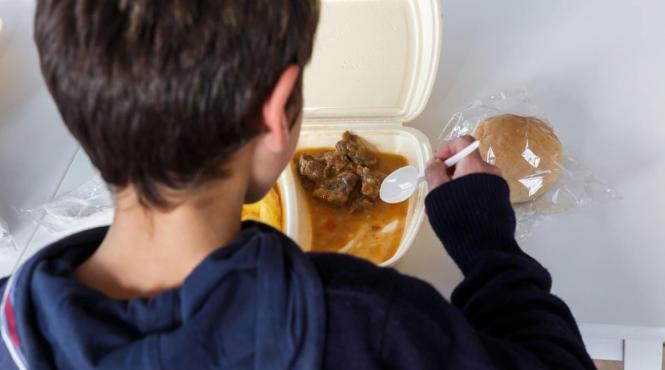 legume fructe paine lapte elevi masa calda scoala