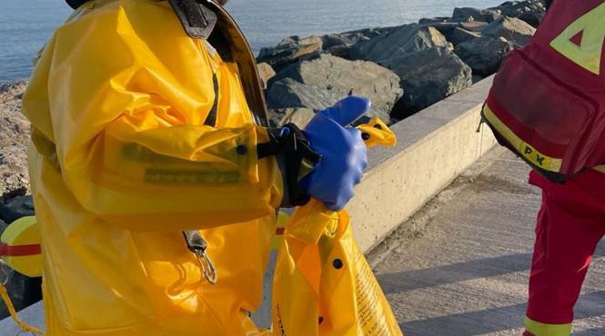 persoana mare faleza salvamari